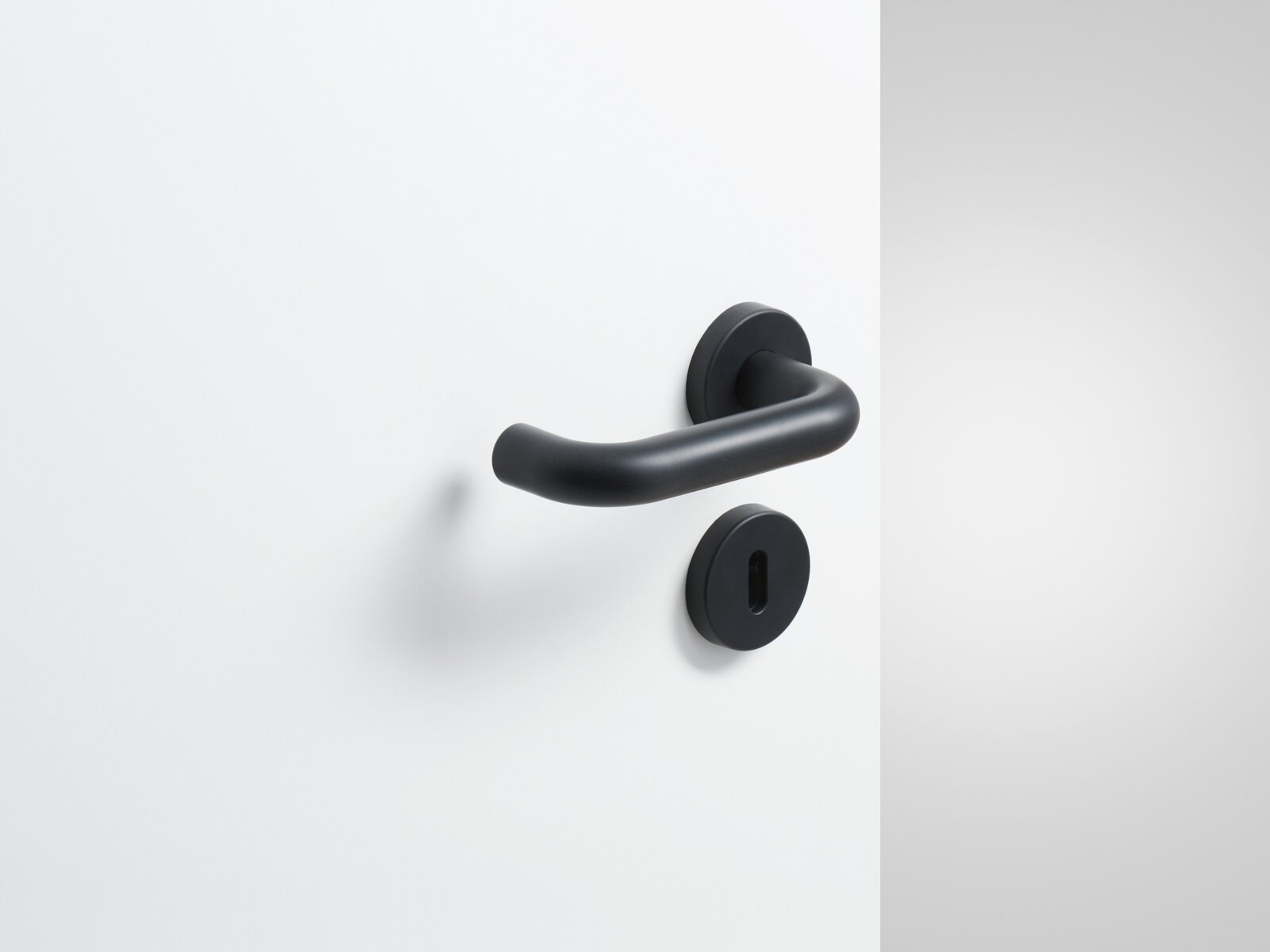 HEWI Türdrücker Tiefschwarz matt Türdrücker mit Schlüsselrosette in der Farbe Tiefschwarzmatt aus Polyamid