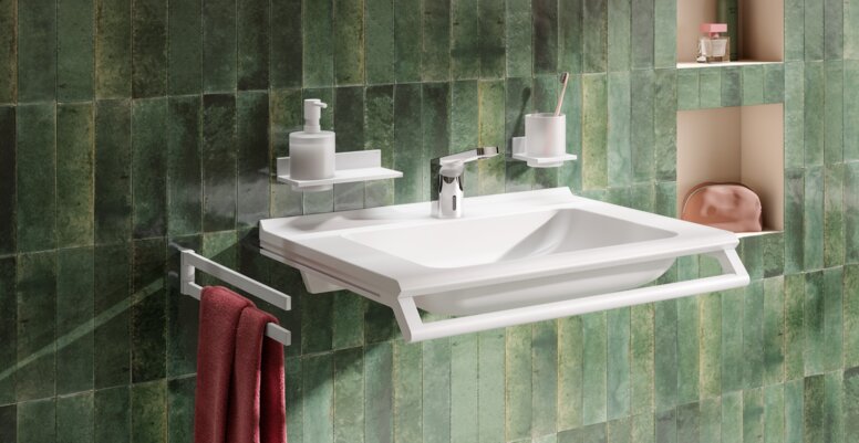 HEWI System 900Q Waschplatz ausgestattet mit Handtuchhalter und Seifenspender in der Farbe Weiß matt