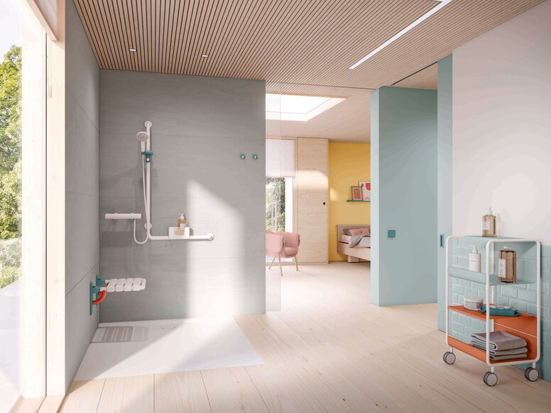 HEWI Series 477/801 ICONIC Barrier-free shower area in a patient room