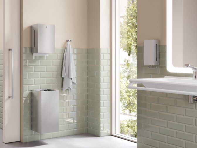 HEWI System 900 stainless steel Bathroom with washing area and WC