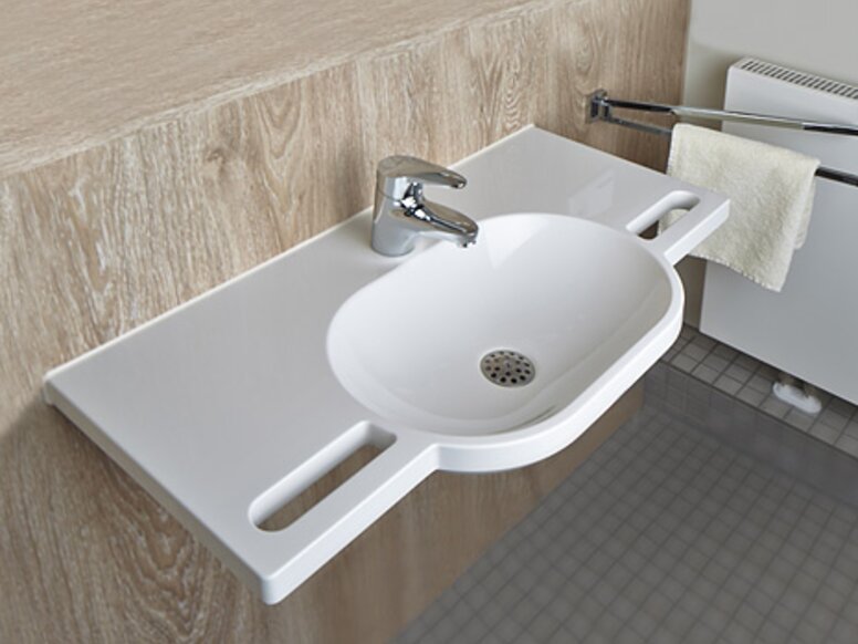 DianaKlinik in Bad Bevensen Variable-length washbasin with tap