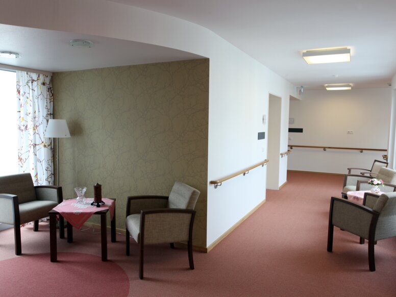 Franz Jordan House in Warburg Corridor with handrails