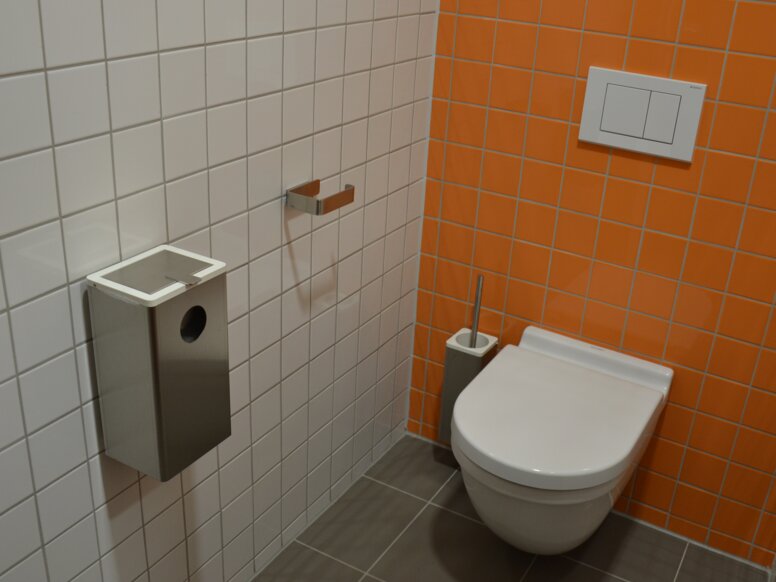 Gisela Schools in Passau Toilet equipped with toilet brush set, hygiene waste bin and toilet paper holder Series 805